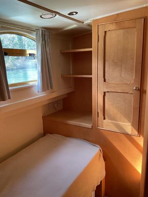 Single cabin storage