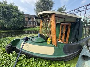 Bow with canvas covers open