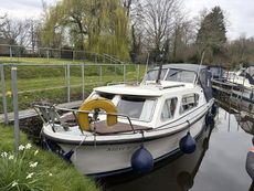 1972 Seamaster 27 with twin Diesel engines