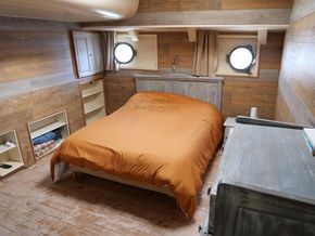 Barge Live aboard Valid Certificate until 08/2028 - Forward Cabin