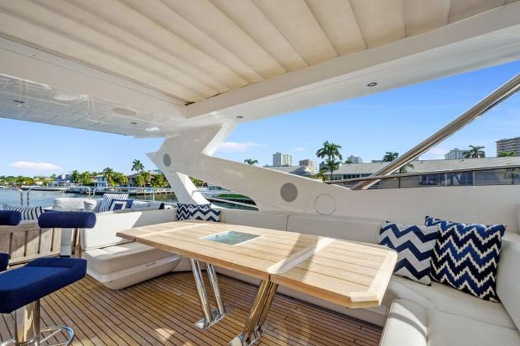 2017 Sunseeker 95 yacht