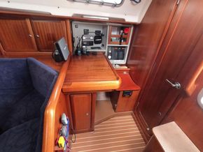 Bavaria 36 Holiday - Navigation Station