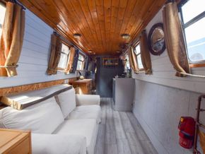 Narrowboat 42ft with London mooring  - Saloon