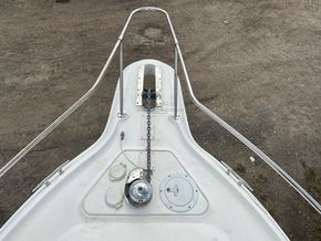 Sea Ray 270 Sundancer Sports Cruiser - Windlass
