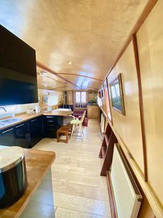 57ft x 10ft Wide Beam houseboat