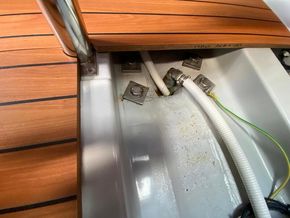 Beneteau Oceanis 323 Clipper  - Keel Bolts
