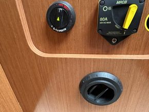 2009 Beneteau Antares 8 28