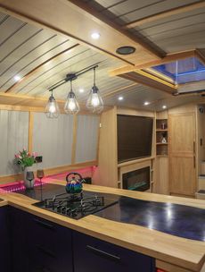 BESPOKE BOAT CO 65ft WIDEBEAM