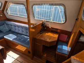 Trident Marine Voyager 38 