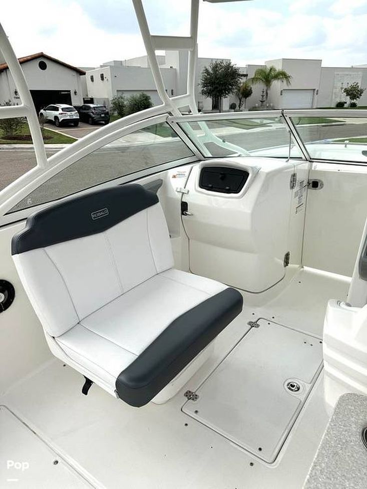 2019 Robalo r 247