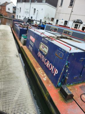 service boat (2000L fuel, tools and waste removal pipe, recently serviced engine