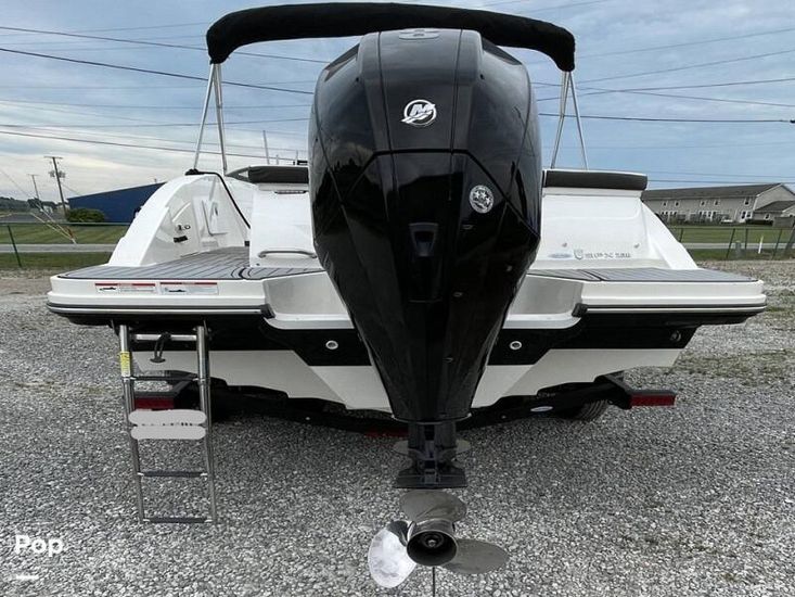 2019 Sea Ray 230 spx