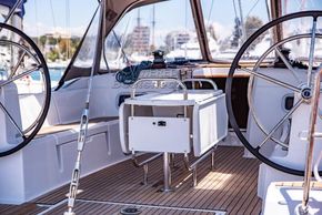 Jeanneau Sun Odyssey 519  - Cockpit