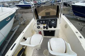 Centre-console-fast-fisher-pilot-chair
