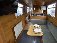 CLOUD 9 ~ 40ft cruiser stern with 2+2 berths