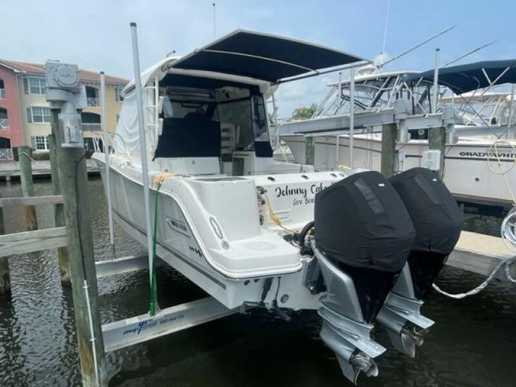 2021 Boston Whaler 325 conquest