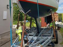 Galvanised yacht trailer with suspension