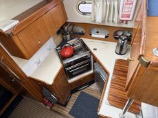 2000 Hardy Marine 32 Commander