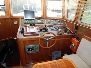 Dutch Barge 18m Converted Bunker Boat - Helm