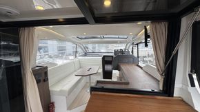 2017 Sealine C330 7