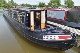 60ft Semi-Trad Stern Narrowboat by Braidbar
