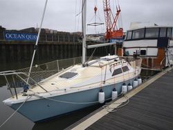 1984 Hunter Delta 25
