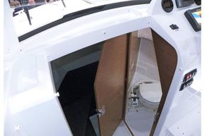 Jeanneau Merry Fisher 695 Sport - cabin door and toilet compartment