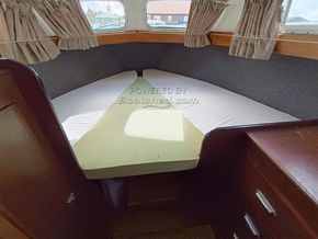Elysian  34 centre cockpit - Forward Cabin