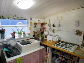 Houseboat 40ft with London mooring  - Galley