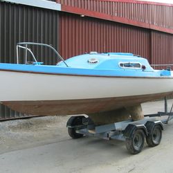 Hunter Motor Yacht