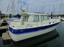 2000 Hardy Marine 32 Commander