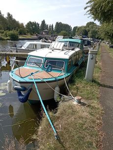 NAUTICUS 27 motor cruiser
