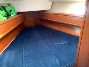 Jeanneau Sun Odyssey 40.3 3 cabin version - Forward Cabin