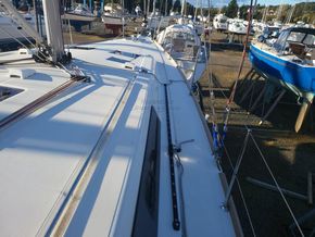 Beneteau Oceanis 45  - Side Deck