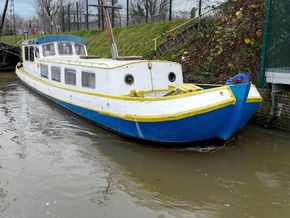 Dutch Barge 17m with London mooring  - Main Photo