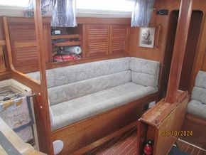Port Saloon berth
