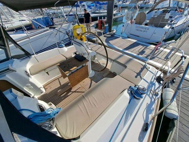 2013 Beneteau Oceanis 37