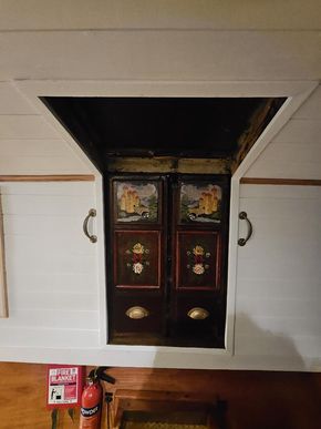 Side hatch