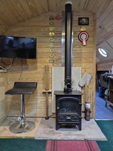 Widebeam Liveaboard - Leeds Liverpool Short Boat style 83% scale