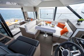 Jeanneau Merry Fisher 1295 Flybridge - wheelhouse saloon