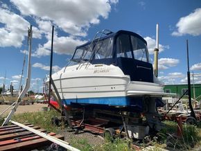Larson 254 Cabrio Duo Delta Conic hull - Exterior
