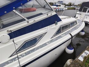 Fairline Holiday  - Hull Close Up