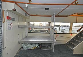  Luggage storage in the fore