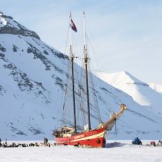 two masted (charter) schooner equipped for expedions to Arctic area