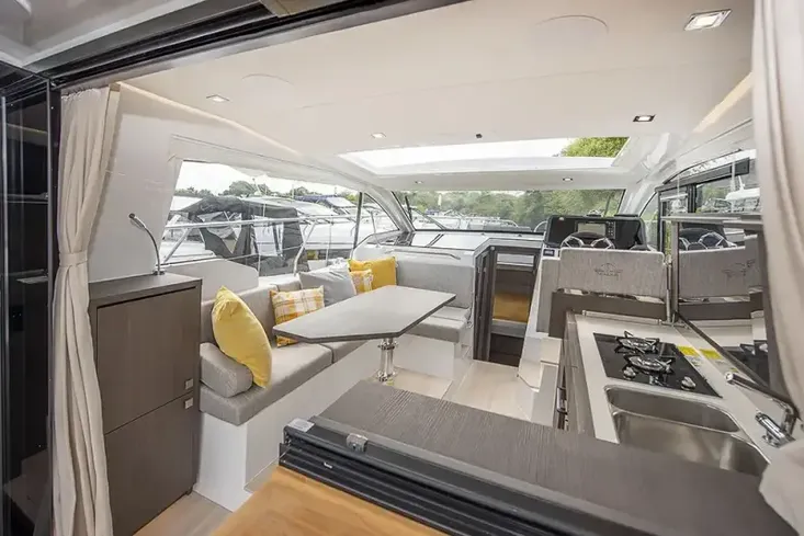 2023 Sealine C335