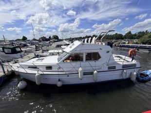 40ft Motor Cruiser with Flybridge and aft cabin 