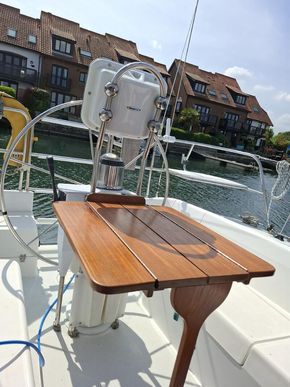 Cockpit table
