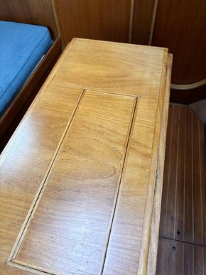 Saloon table with “bottle” insert