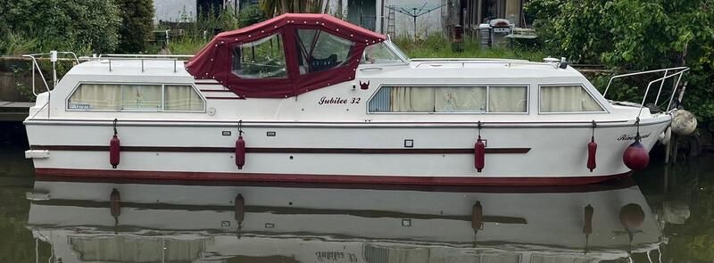 32’ Centre Cockpit Viking Jubilee model