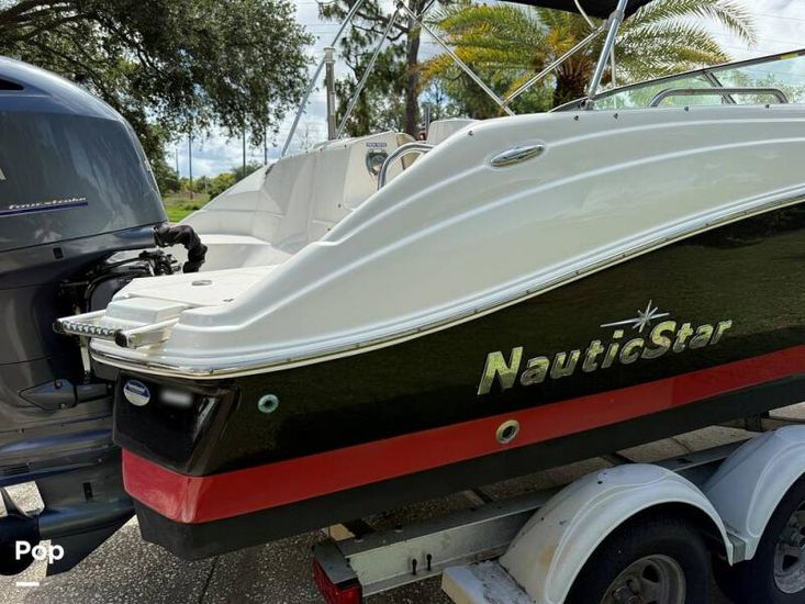 2016 NauticStar 223 DC Sport Deck